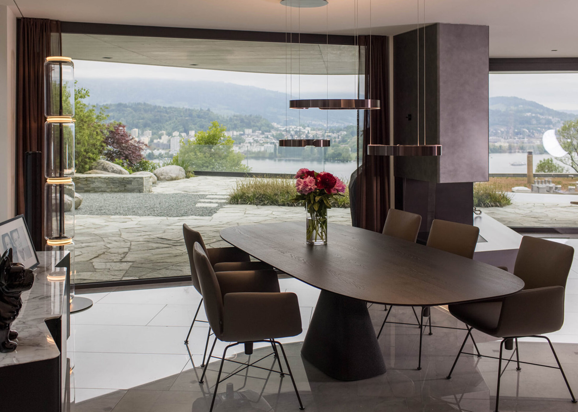 Einfamilienhaus mit Seesicht — realisiertes Einrichtungsprojekt von Wohn-Center Räber, Luzern