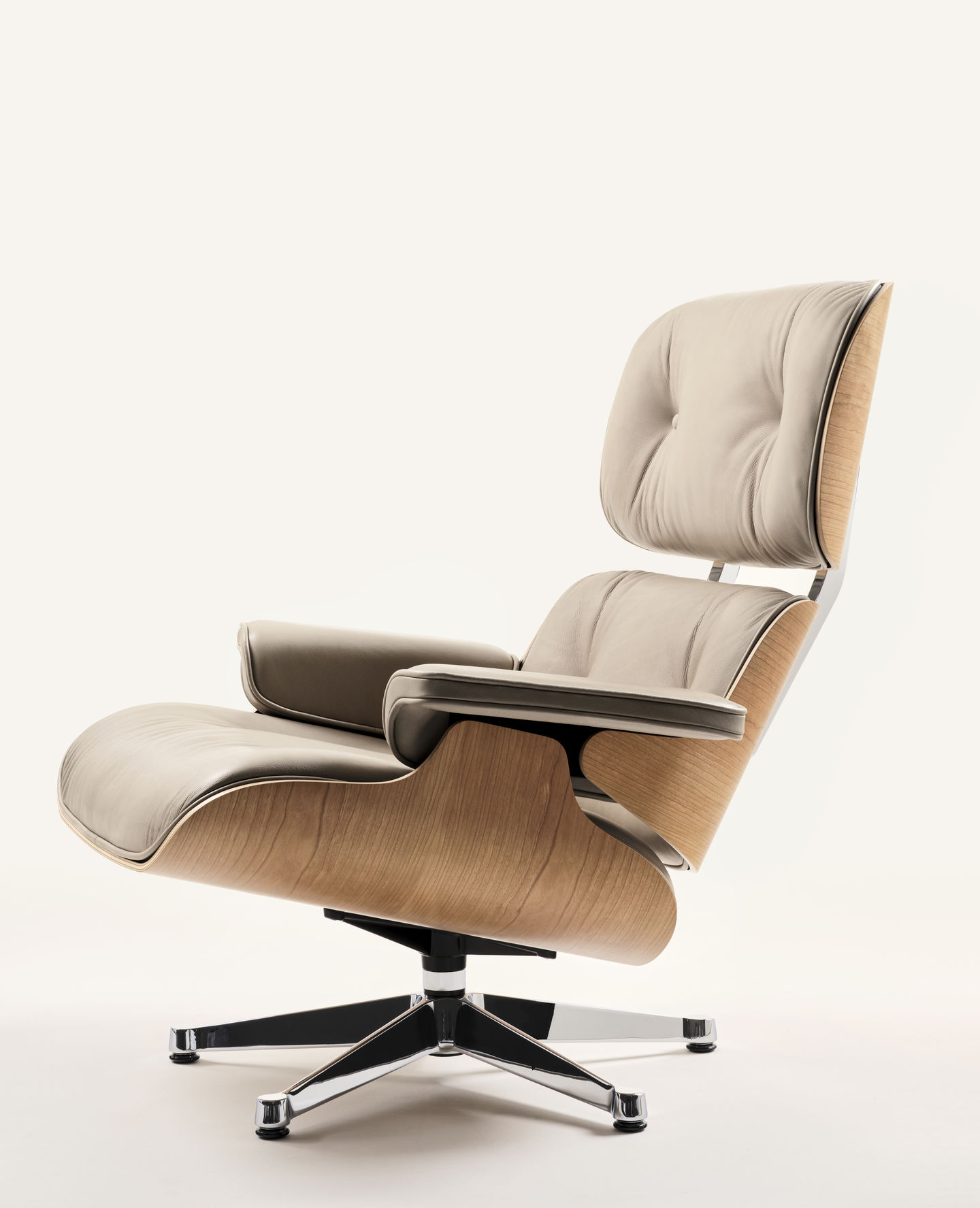 Lounge Chair & Ottoman von Vitra – Designstück der Woche bei Wohn-Center Räber